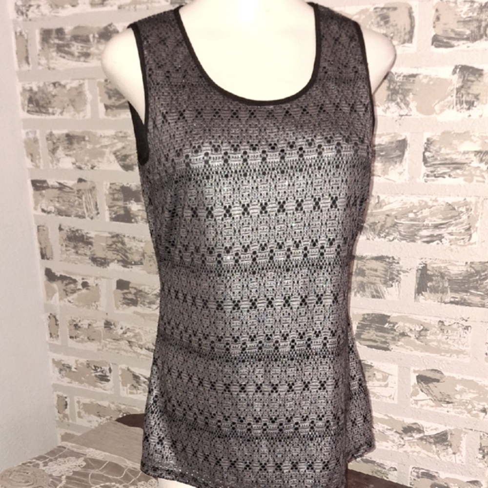 🦄Elegant Black and Gray Women's Top
